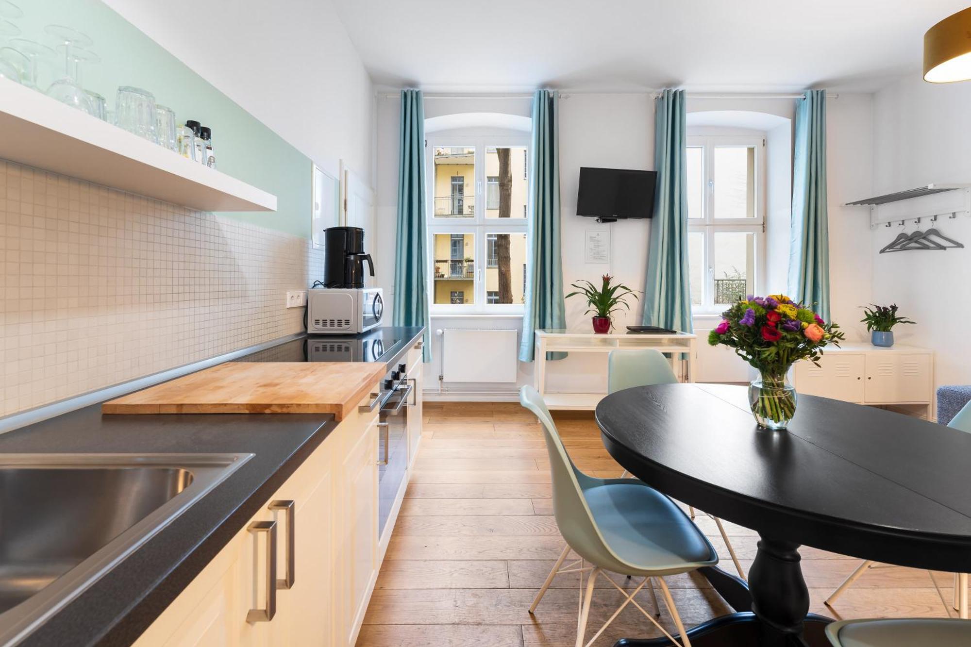 Downtown Apartments Torstr, 4 Unique Units From 1-3 Bedrooms Apartamento Berlim